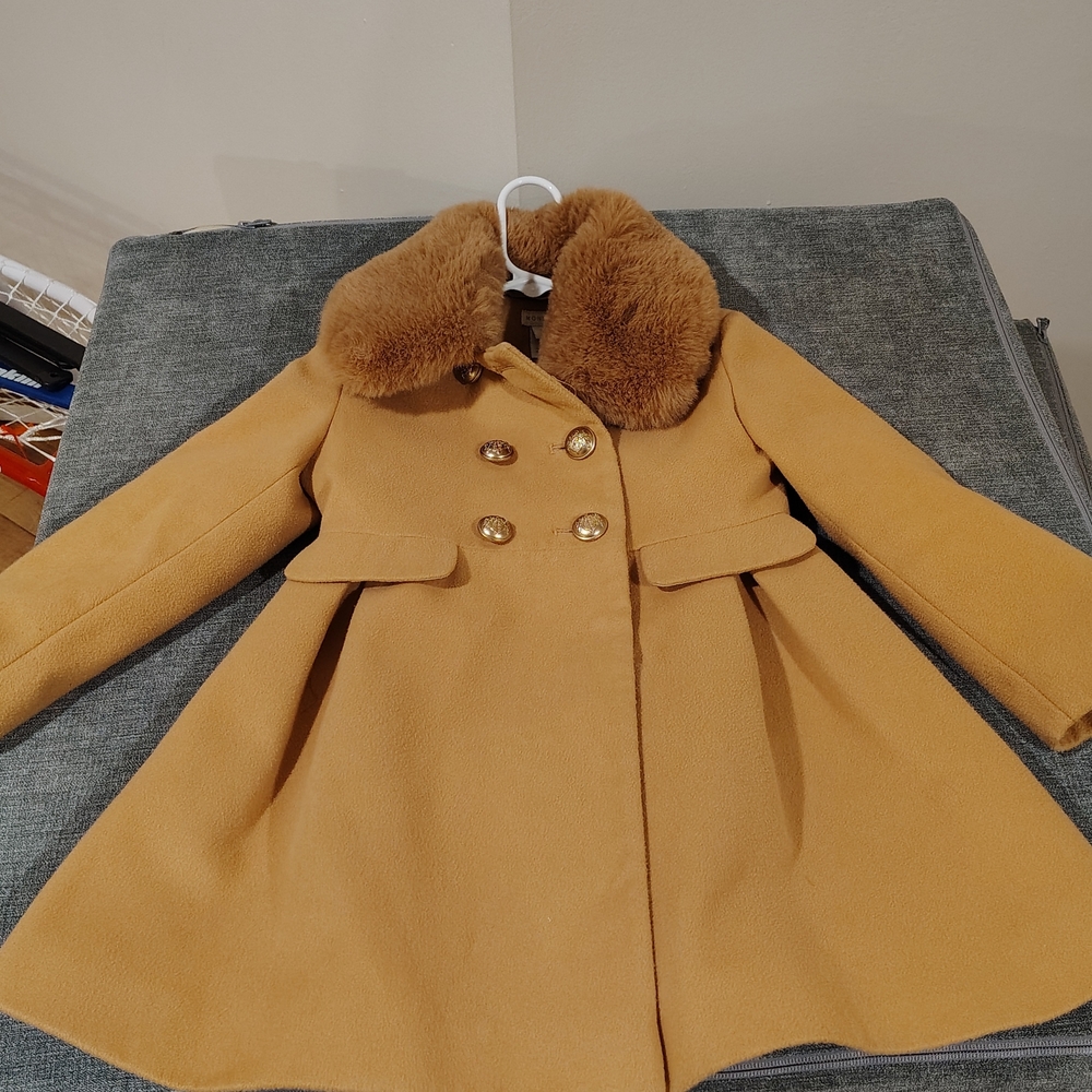 Stylish Tan Coat with Faux Fur Collar